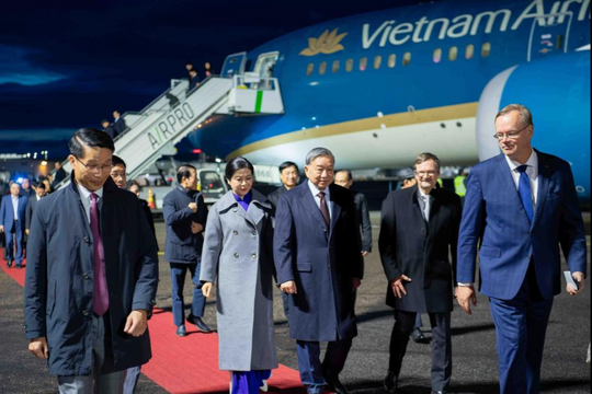 Chuyên cơ chở Tổng Bí thư Tô Lâm hạ cánh tại Helsinki, bắt đầu chuyến thăm Phần Lan