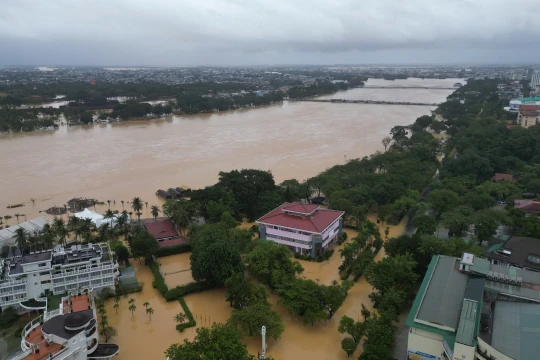 Ứng phó mưa lũ lớn, đảm bảo giao thông an toàn tại miền Trung