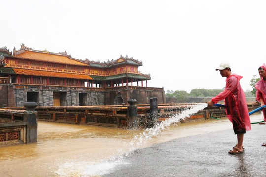 Đại nội Huế dọn dẹp sau lũ, sẵn sàng mở cửa trong ngày 31/10
