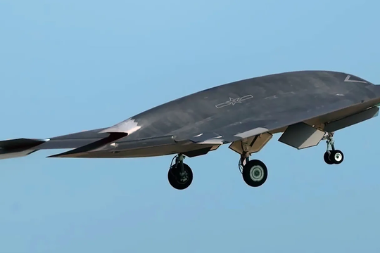 ‘Rồng bí ẩn’ GJ-11 xuất hiện, phối hợp với J-20, tấn công bầy đàn