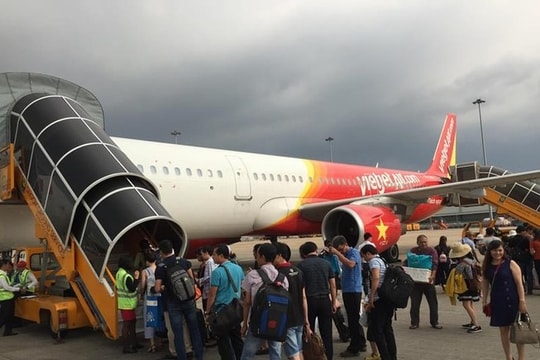 Thời tiết sân bay ngày 17/11: Khu vực Trung Bộ có mưa