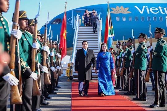 Thủ tướng Phạm Minh Chính đến sân bay Nam Phi, tham dự Hội nghị thượng đỉnh G20