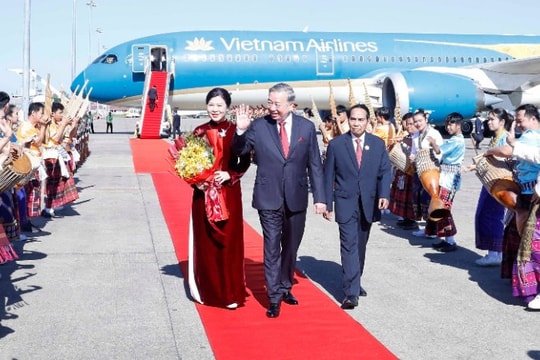 Tổng Bí thư Tô Lâm thăm Lào, được tiếp đón trọng thị tại Sân bay Wattay