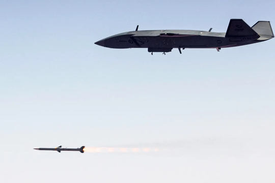 MQ-28 Ghost Bat phóng tên lửa hạ mục tiêu: Bước ngoặt của ‘bóng ma’