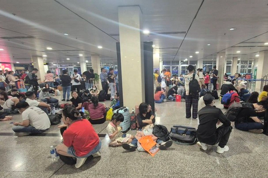 H&#227;ng bay chậm chuyến phải xin lỗi v&#224; lo ăn nghỉ cho kh&#225;ch