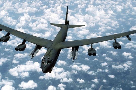 Máy bay Mỹ liên tục áp sát bờ biển Venezuela giữa căng thẳng leo thang