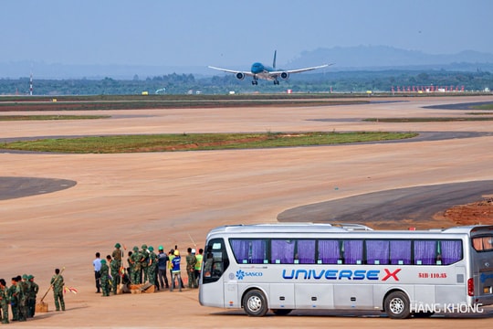 Sáng nay, Long Thành đón ba chuyến bay khai trương
