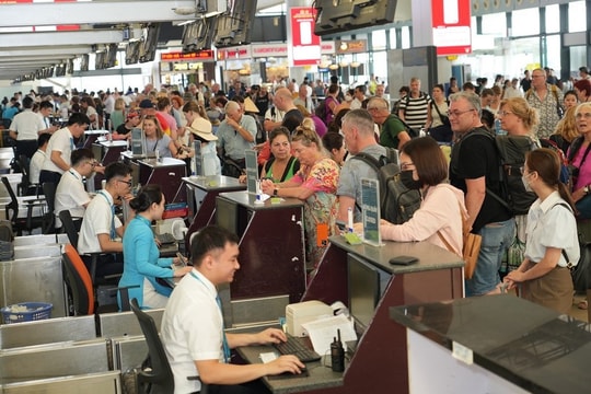 'Cháy' vé máy bay, nhiều chặng khan hiếm trong kỳ nghỉ 4 ngày Tết dương lịch 2026