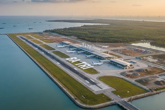 Thấy gì từ đề xuất nghiên cứu xây sân bay lấn biển mới miền Tây