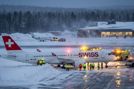 Bão tuyết khiến máy bay chở 150 hành khách trượt khỏi đường băng ở Phần Lan