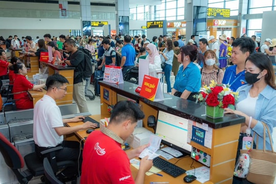 Các sân bay 'căng mình' đón dòng người trở lại ngày cuối kỳ nghỉ Tết Dương lịch