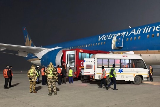 Máy bay Vietnam Airlines hạ cánh khẩn cấp ở Ấn Độ