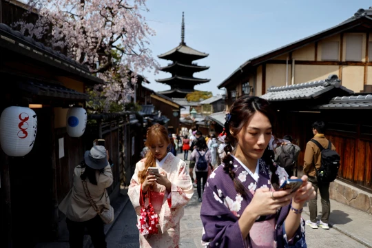 Khách Trung rời Nhật, cơ hội cho hàng không và du lịch Việt, Hàn...