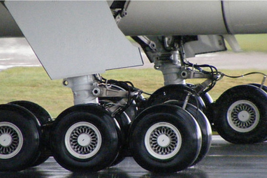 Thị trường tỉ đô của nghề đắp lốp tàu bay