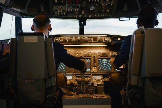 Hé lộ mức lương của phi công thương mại tại Mỹ