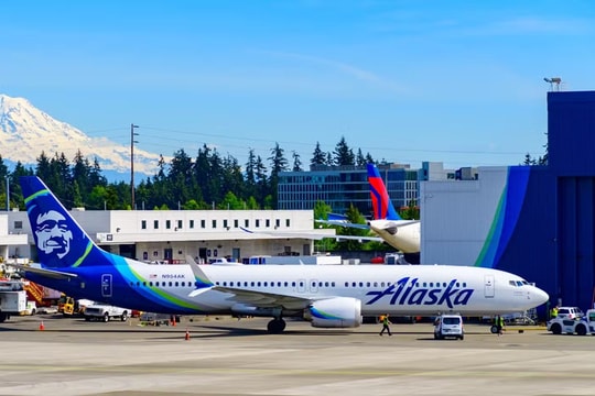 Lợi nhuận Alaska Airlines giảm mạnh, các hãng bay lớn khởi sắc