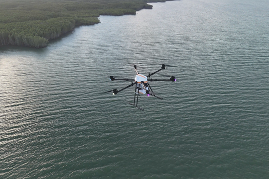 TP.HCM lần đầu tiên giao hàng vượt biển bằng UAV
