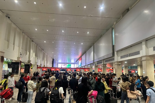 Chật vật những chuyến bay ngày giáp Tết