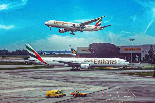 Các hãng hàng không vùng Vịnh trả giá đắt để tránh không phận Iran