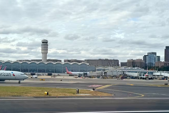 Không lưu Washington lại 'tê liệt' vì mùi hóa chất bí ẩn