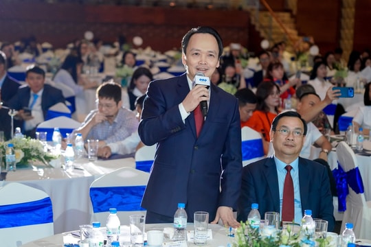 "Nỗi lòng" của Chủ tịch FLC Trịnh Văn Quyết khi hát "Còn thương nhau thì về..."