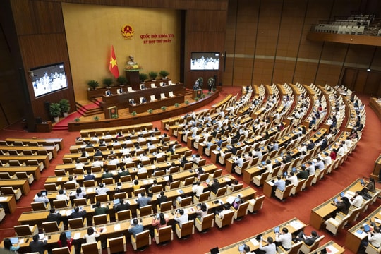 Quốc hội xem xét tăng thẩm quyền cho Chính phủ quyết thuế, phí xăng dầu