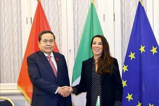 Chủ tịch Quốc hội đề nghị Italy miễn thị thực cho công dân Việt Nam