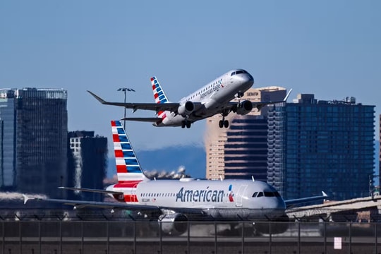 Hai máy bay suýt va nhau lúc hạ cánh, an toàn sân bay Mỹ bị đặt dấu hỏi lớn