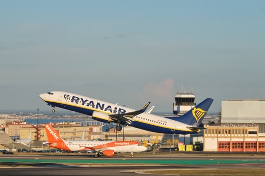 Ryanair đóng cửa căn cứ Berlin để phản đối sân bay tăng phí "vô lý"
