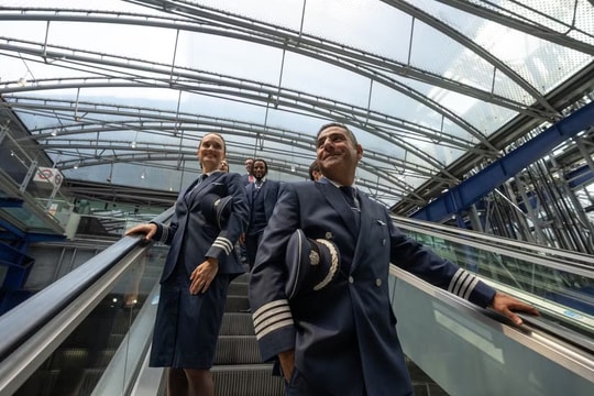 Thêm một hãng không cấm hành khách ghi hình phi hành đoàn trên chuyến bay