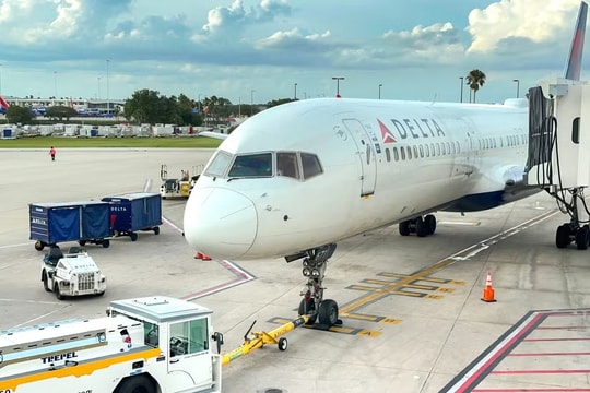 Nhân viên Delta Air Lines thiệt mạng sau tai nạn xe kéo tại sân bay Orlando