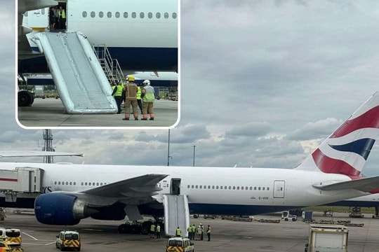 Tiếp viên kích hoạt nhầm cầu trượt, chuyến bay British Airways hoãn 6 tiếng