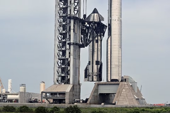 Starship V3 sẵn sàng cất cánh: Canh bạc lớn của Elon Musk trước giờ IPO