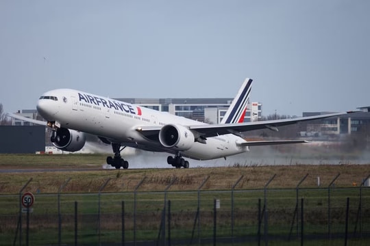 Mỹ không cho máy bay Air France hạ cánh vì chở khách từ vùng dịch Ebola