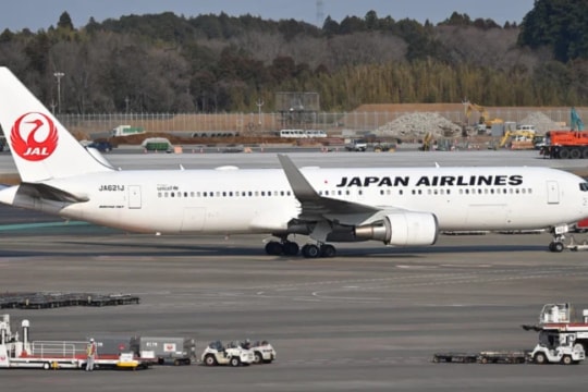 Trục trặc kỹ thuật, máy bay của Japan Airlines chở 226 người hạ cánh khẩn cấp