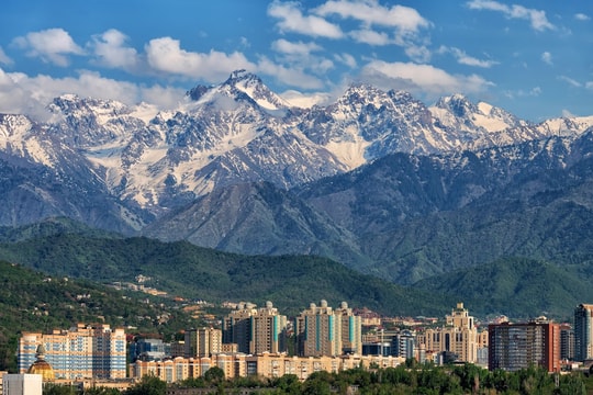 Chỉ từ 4,9 triệu đồng, du khách Việt có thể bay thẳng tới thành phố Almaty