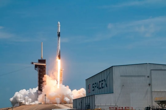 SpaceX giành thêm hợp đồng 4,16 tỷ USD trước thềm đợt IPO lịch sử