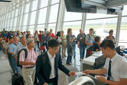Giá vé máy bay giảm mạnh trước thềm mùa cao điểm du lịch hè 2026