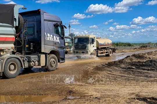 Quảng Trị chỉ đạo xử lý bụi ảnh hưởng dân sinh quanh dự án sân bay