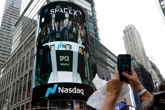 SpaceX được nâng hạng tín nhiệm đầu tư, cổ phiếu vẫn chịu áp lực chốt lời sau IPO