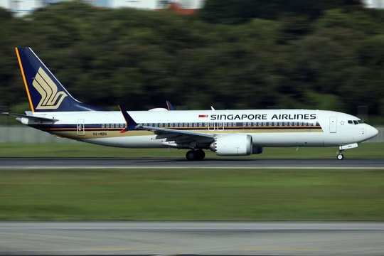 Máy bay Boeing 737 MAX 8 của Singapore Airlines liên tiếp nổ lốp