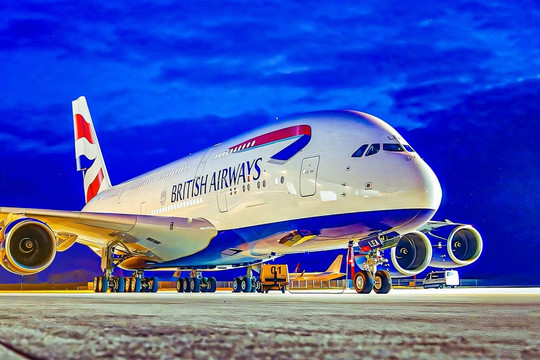 Airbus A380 của British Airways phải chuyển hướng sau nhiều vòng bay chờ