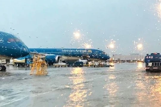 Tăng cường bảo đảm an toàn hàng không trong mùa mưa lũ