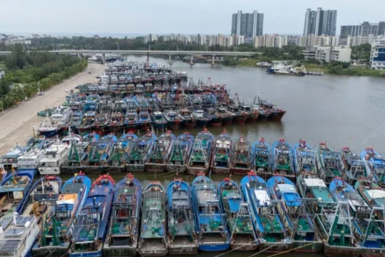 Bão Maysak đổ bộ Hải Nam (Trung Quốc), gần 100 chuyến bay bị hủy