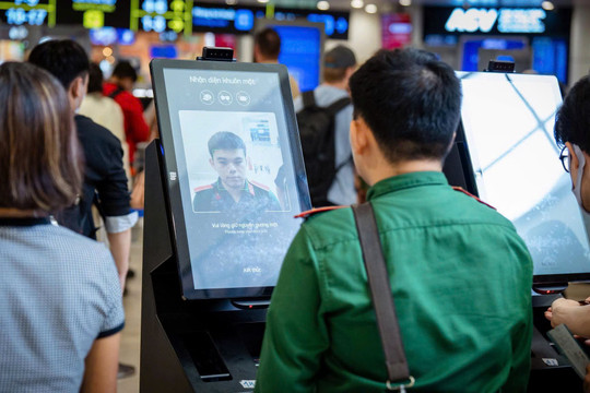 Nội Bài triển khai kiosk sinh trắc học tại nhà ga T1, rút ngắn thời gian làm thủ tục bay
