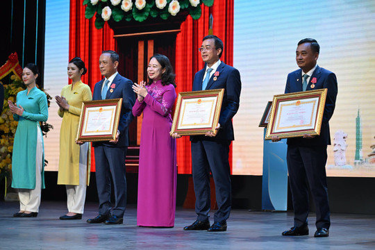Vietnam Airlines được trao Huân chương Lao động hạng Ba