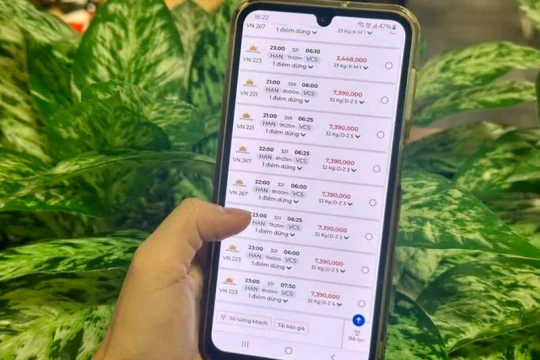 Bất ngờ giá vé máy bay giữa cao điểm hè, có chặng chỉ hơn 20.000 đồng