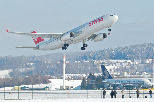 Khói bao trùm khoang thương gia, Airbus A330 chở 208 người hạ cánh khẩn cấp