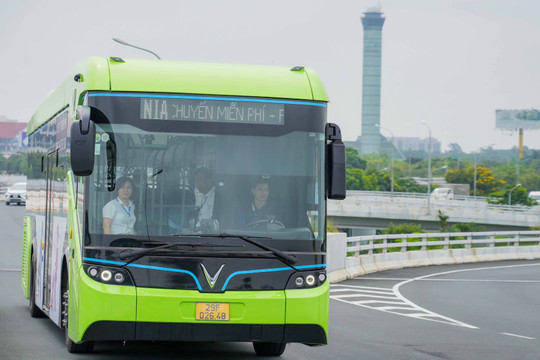 Sân bay Nội Bài tăng chuyến xe buýt miễn phí nối nhà ga T1, T2