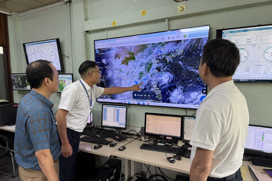 Chủ động phương án điều hành bay trước nguy cơ áp thấp mạnh lên thành bão